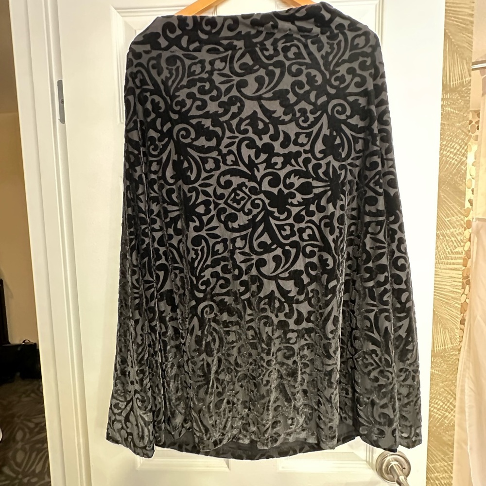 Jones New York Black velvet skirt. 1X, festive, holiday, party, luxury!